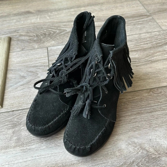 Minnetonka Black  Lace-Up Fringe Wedge Booties - Picture 2 of 12